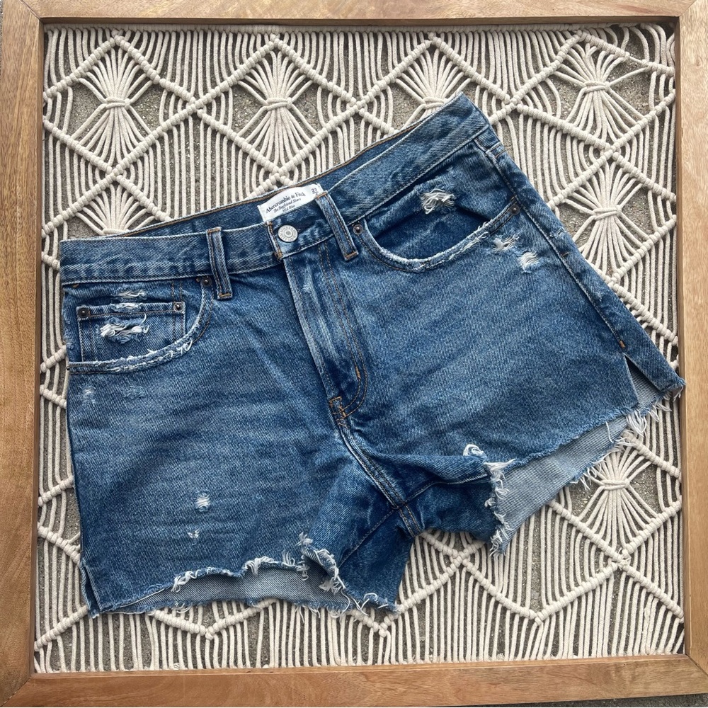 Abercrombie & Fitch Distressed Boyfriend Jean Shorts Size 27 / 4